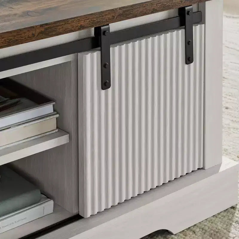 Table basse de ferme de 41 po avec porte coulissante de grange, 3 compartiments de rangement et étagères réglables