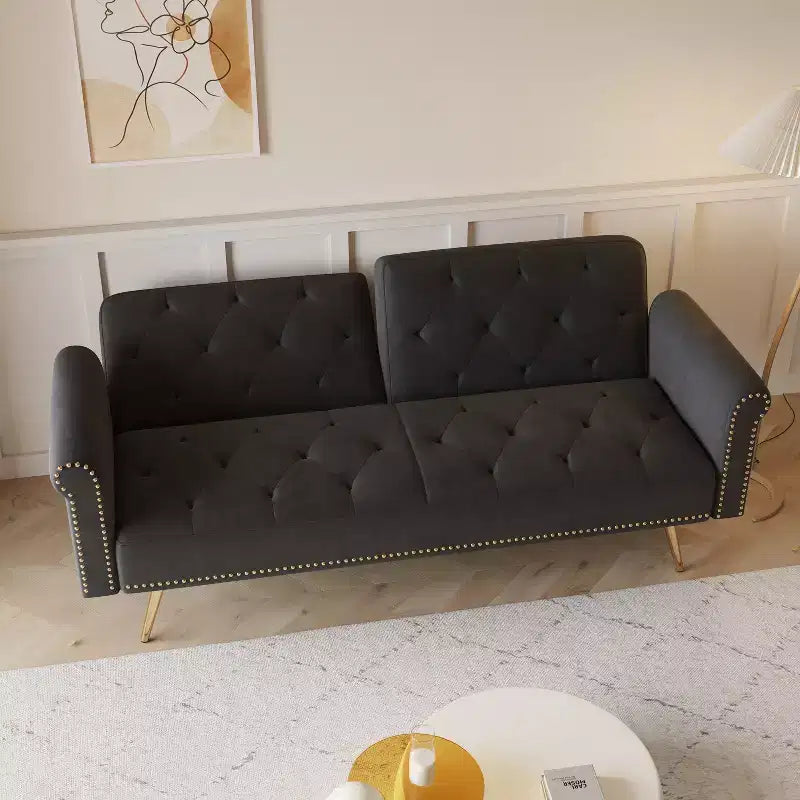 Canapé en velours noir avec clous décoratifs et coussin assorti