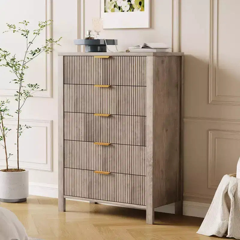 Commode à 5 tiroirs cannelés, commode étroite de 114 cm de haut pour petits espaces, commode en bois de style ferme moderne pour chambre à coucher, chambre d'enfant, appartement