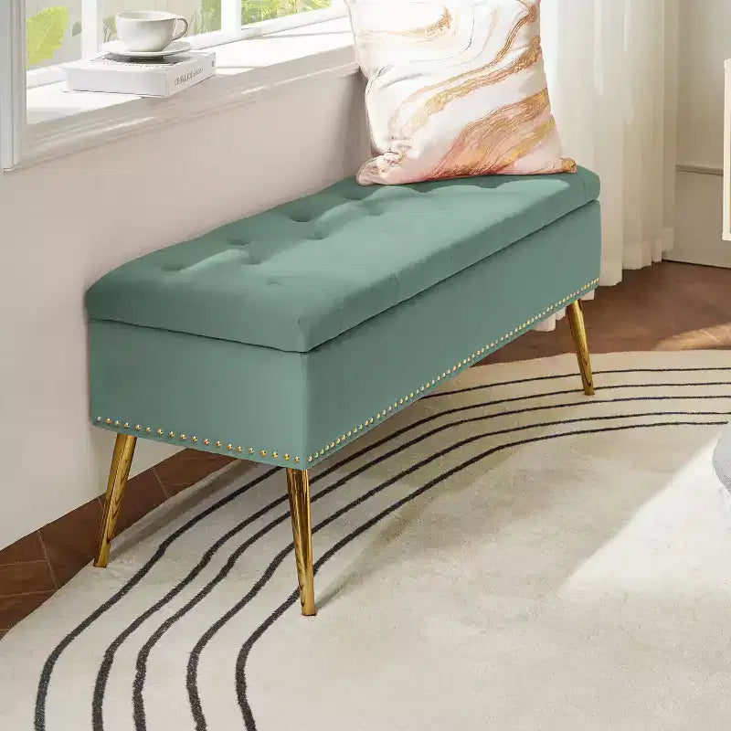 Banc de rangement Hippolytus avec garniture cloutée et capitonnage pour chambre à coucher | ART OF LIVING DESIGNS-NOIR