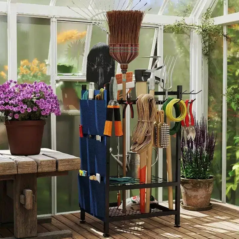 Étagère de jardin autoportante robuste à 3 niveaux multifonctionnelle avec crochets et poches pour balai, pelle et râteau d'extérieur