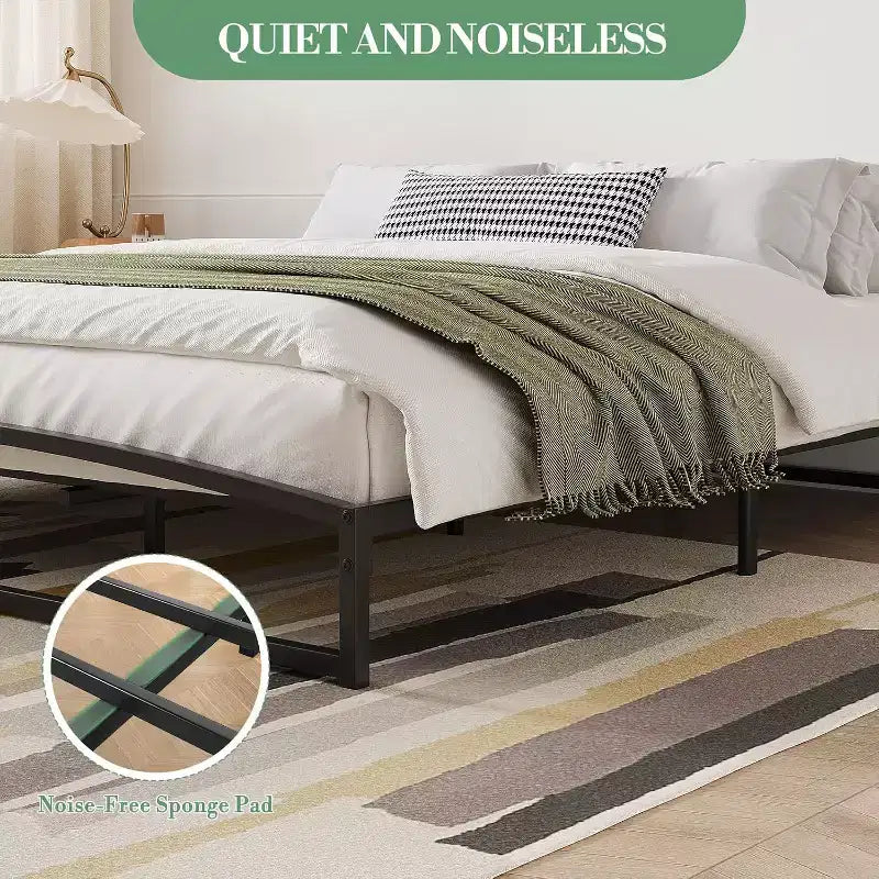Cadre de lit plateforme 10 pouces en métal, taille King. Lattes robustes offrant un excellent soutien et un espace de rangement sous le lit. Pas besoin de sommier, assemblage facile, couleur noire.
