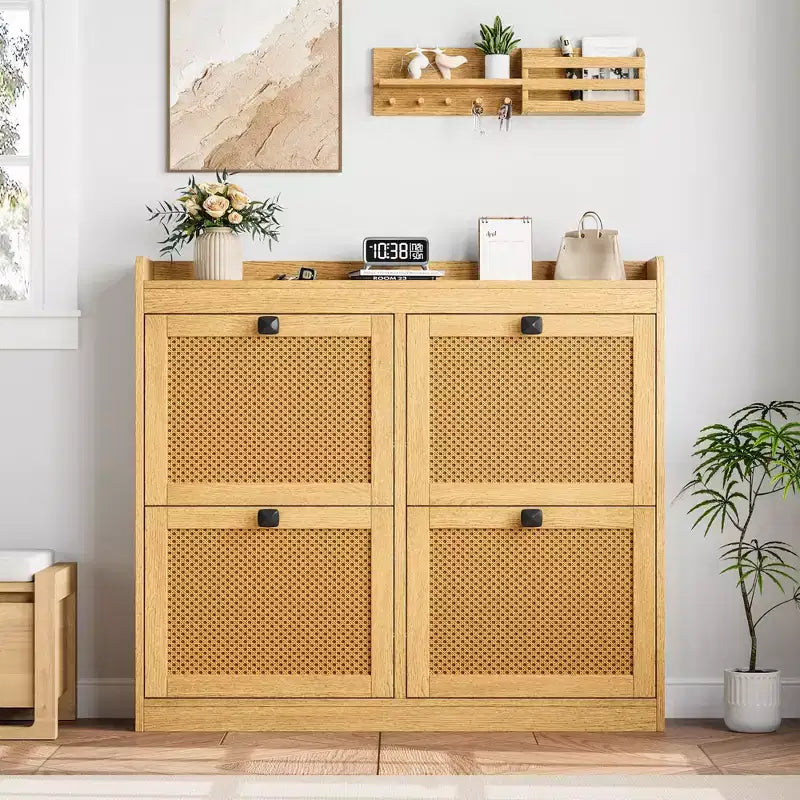 Meuble à chaussures avec 4 tiroirs basculants, organisateur de rangement de chaussures dissimulé avec portes en rotin, armoire à chaussures autoportante pour le salon