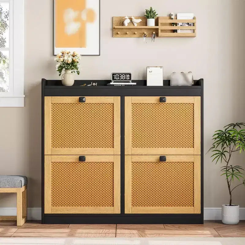 Meuble à chaussures avec 4 tiroirs basculants, organisateur de rangement de chaussures dissimulé avec portes en rotin, armoire à chaussures autoportante pour le salon