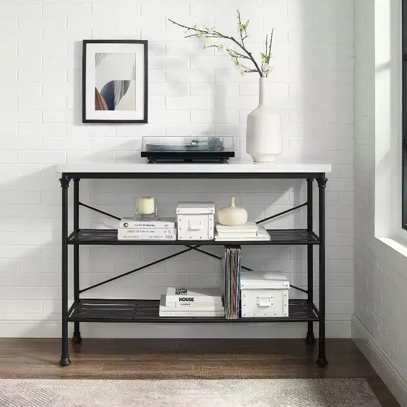 Console noire mate, style industriel français avec étagères ouvertes