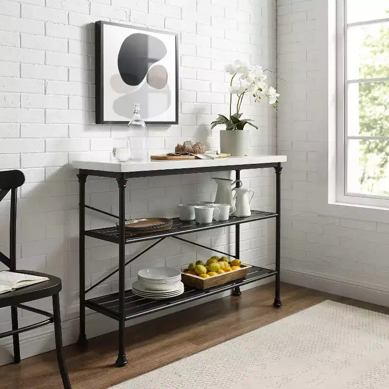 Console noire mate, style industriel français avec étagères ouvertes