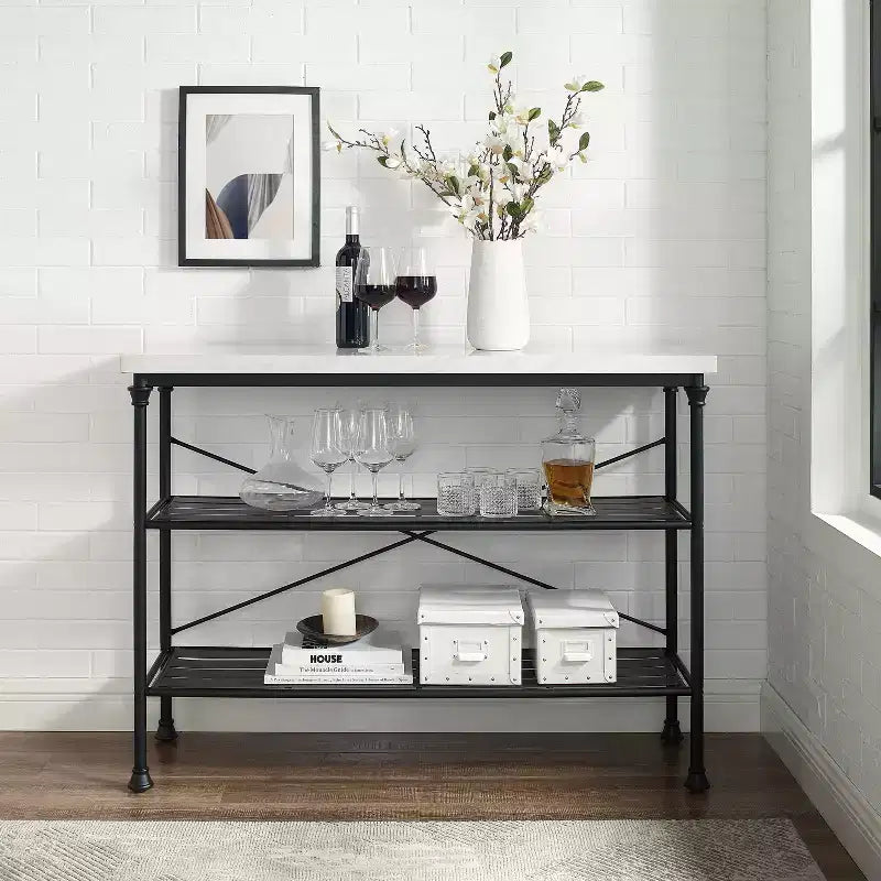 Console noire mate, style industriel français avec étagères ouvertes