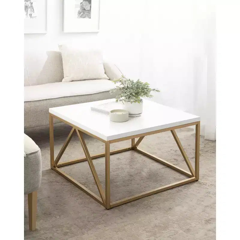 Table basse carrée Kate et Laurel Truss en MDF, 28x28x18, blanc et or