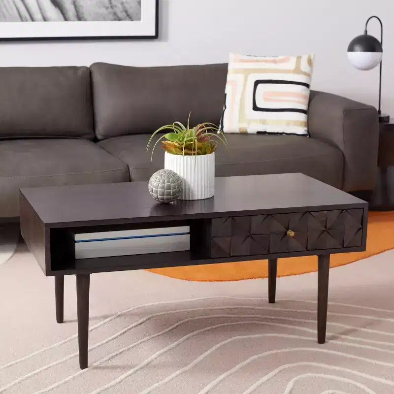 Table basse avec étagère ouverte et tiroir sculpté, finition noyer